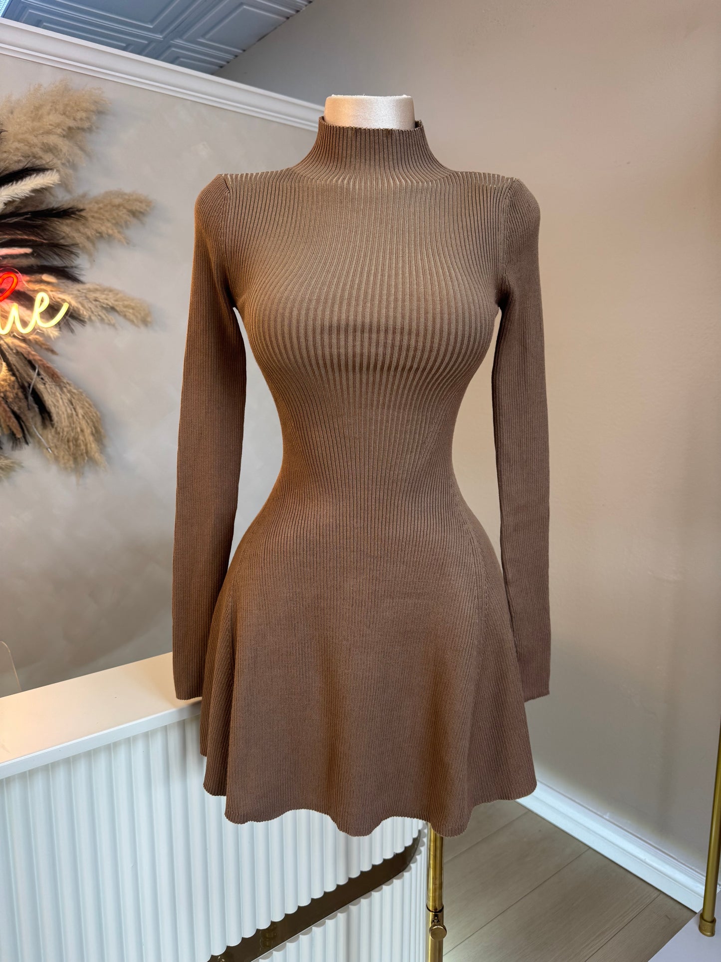 Flowy ribbed sweater dress (beige)