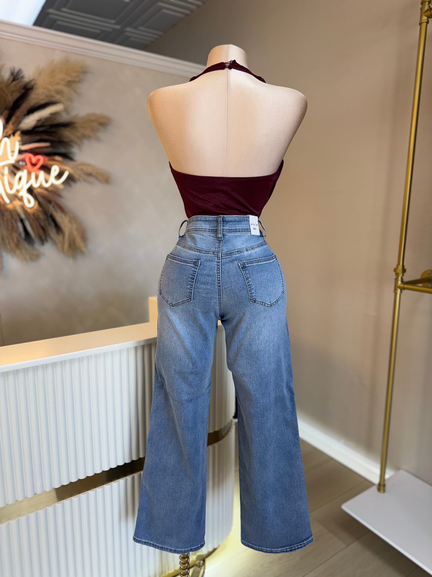 Light wash straight cut jeans