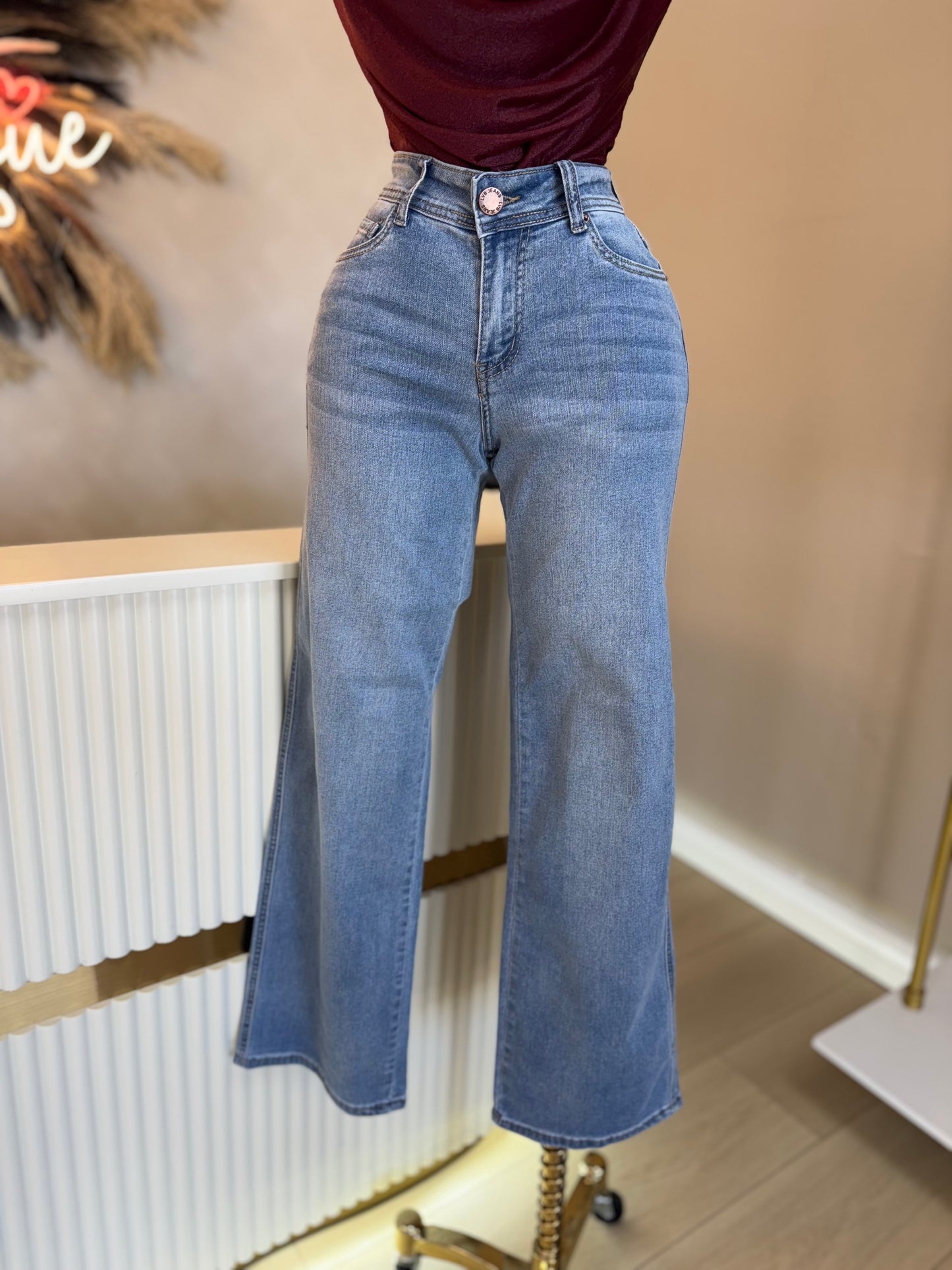 Light wash straight cut jeans