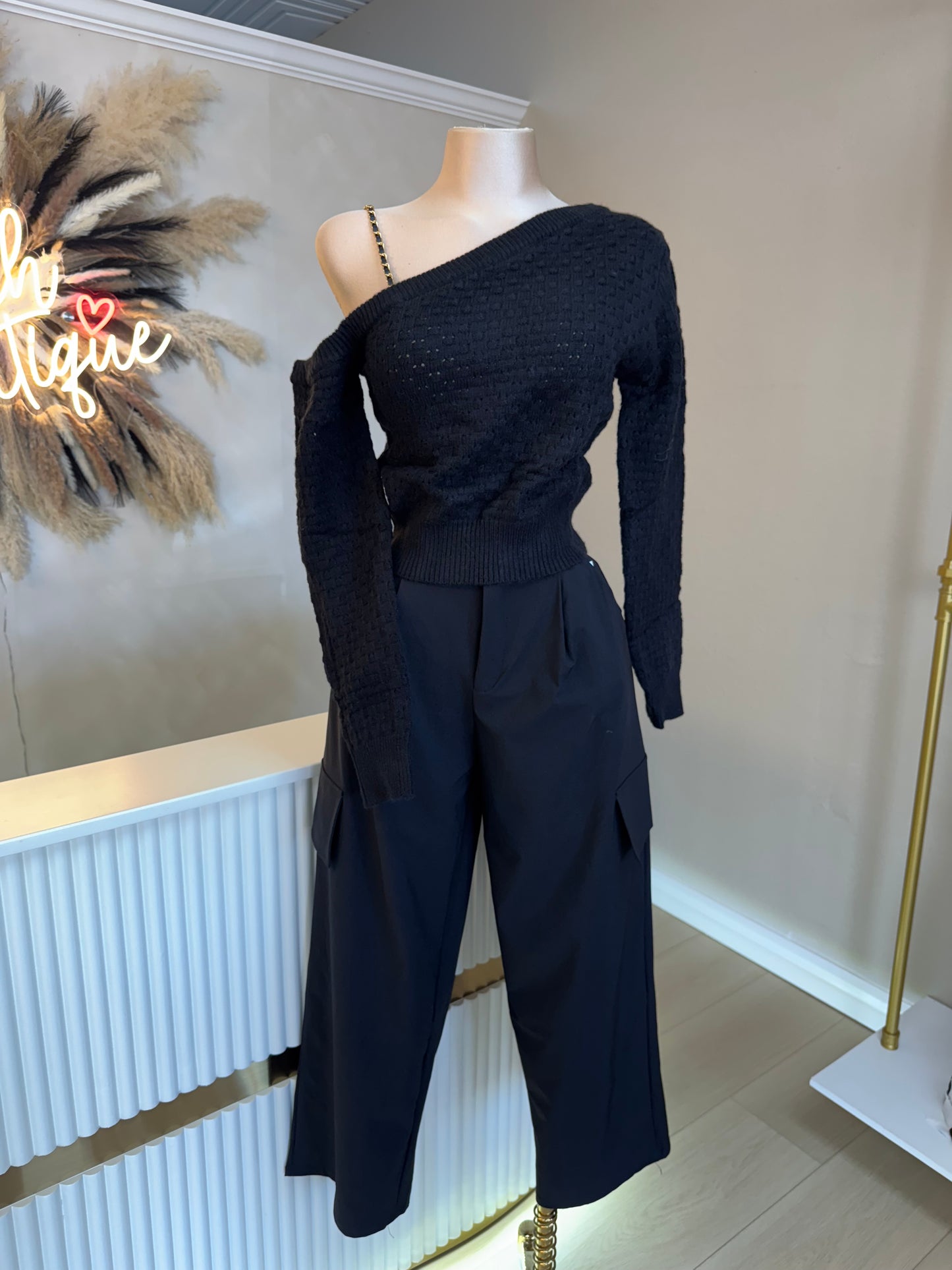 Off shoulder knitted sweater (black)