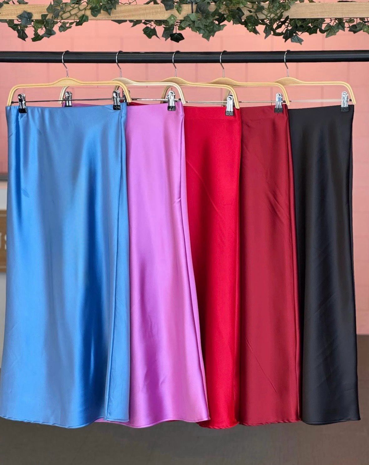 Satin skirt (black)