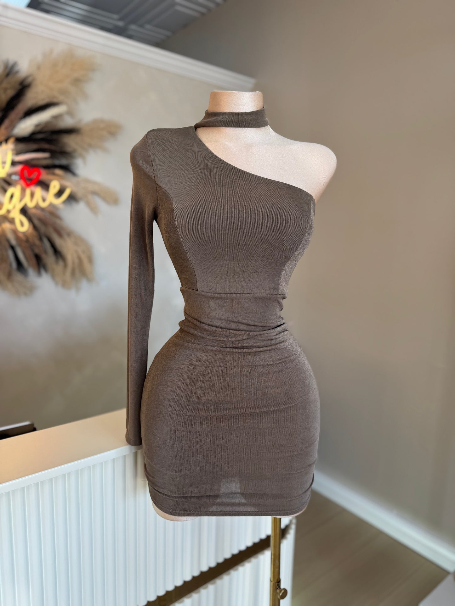 One sleeve dress (mocha)
