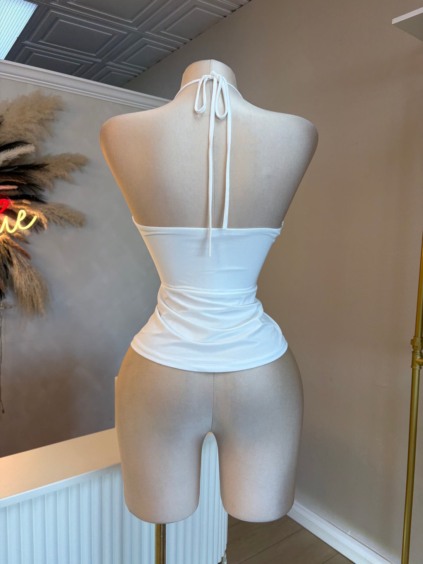 Sleeveless halter top