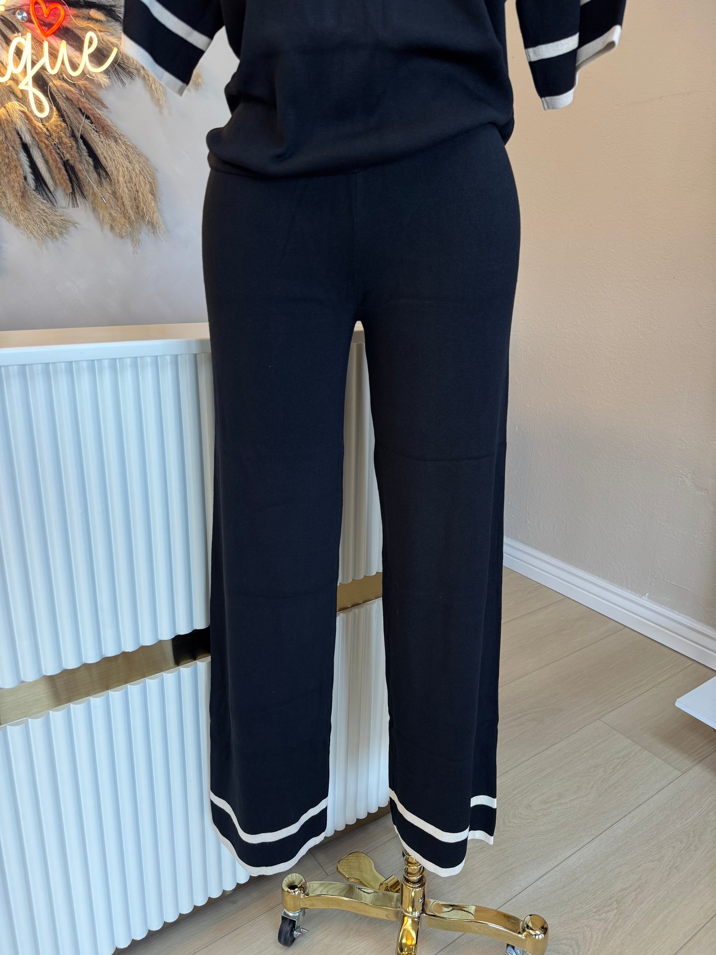 Black and white knitted set