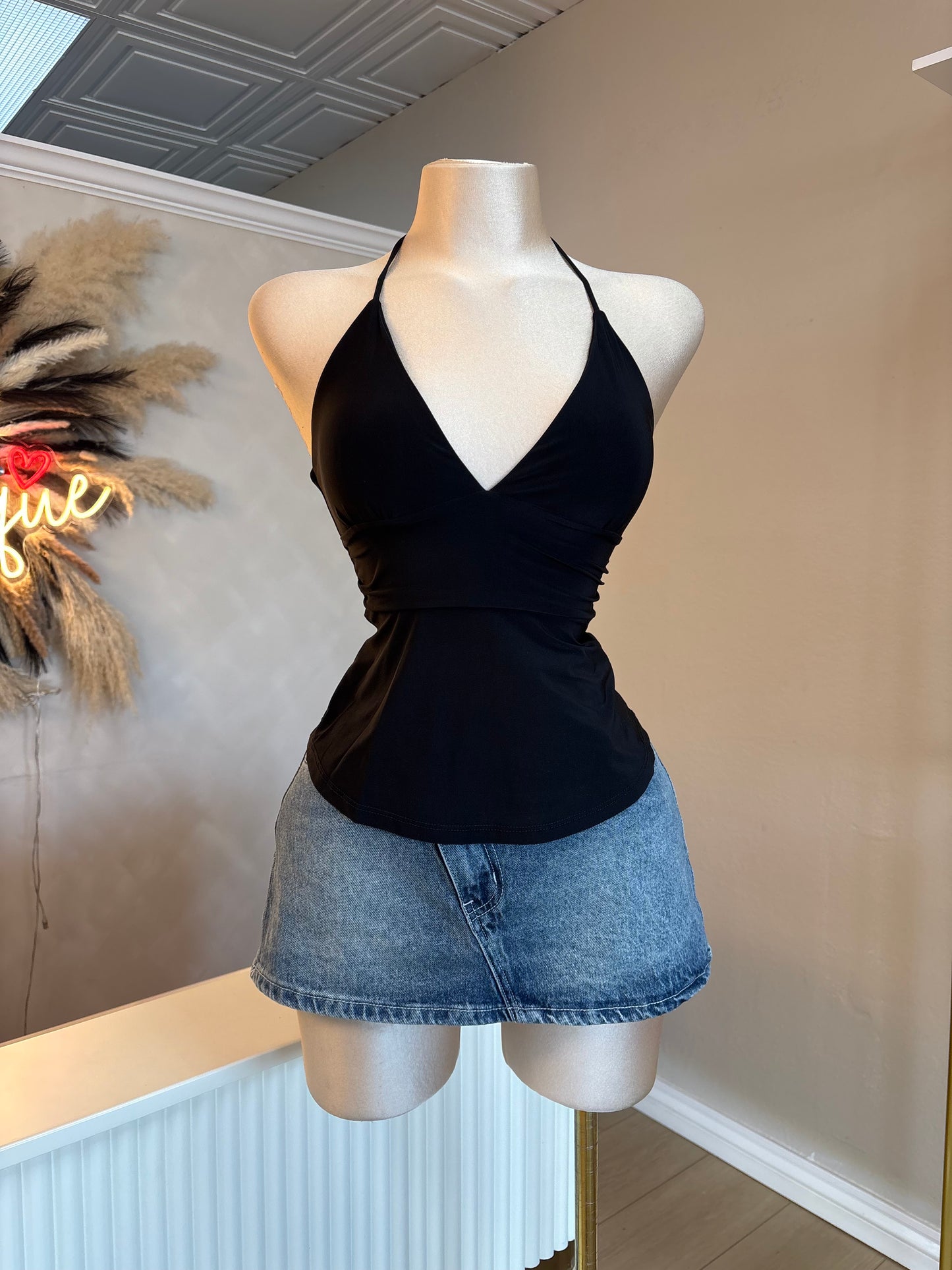 Sleeveless halter top