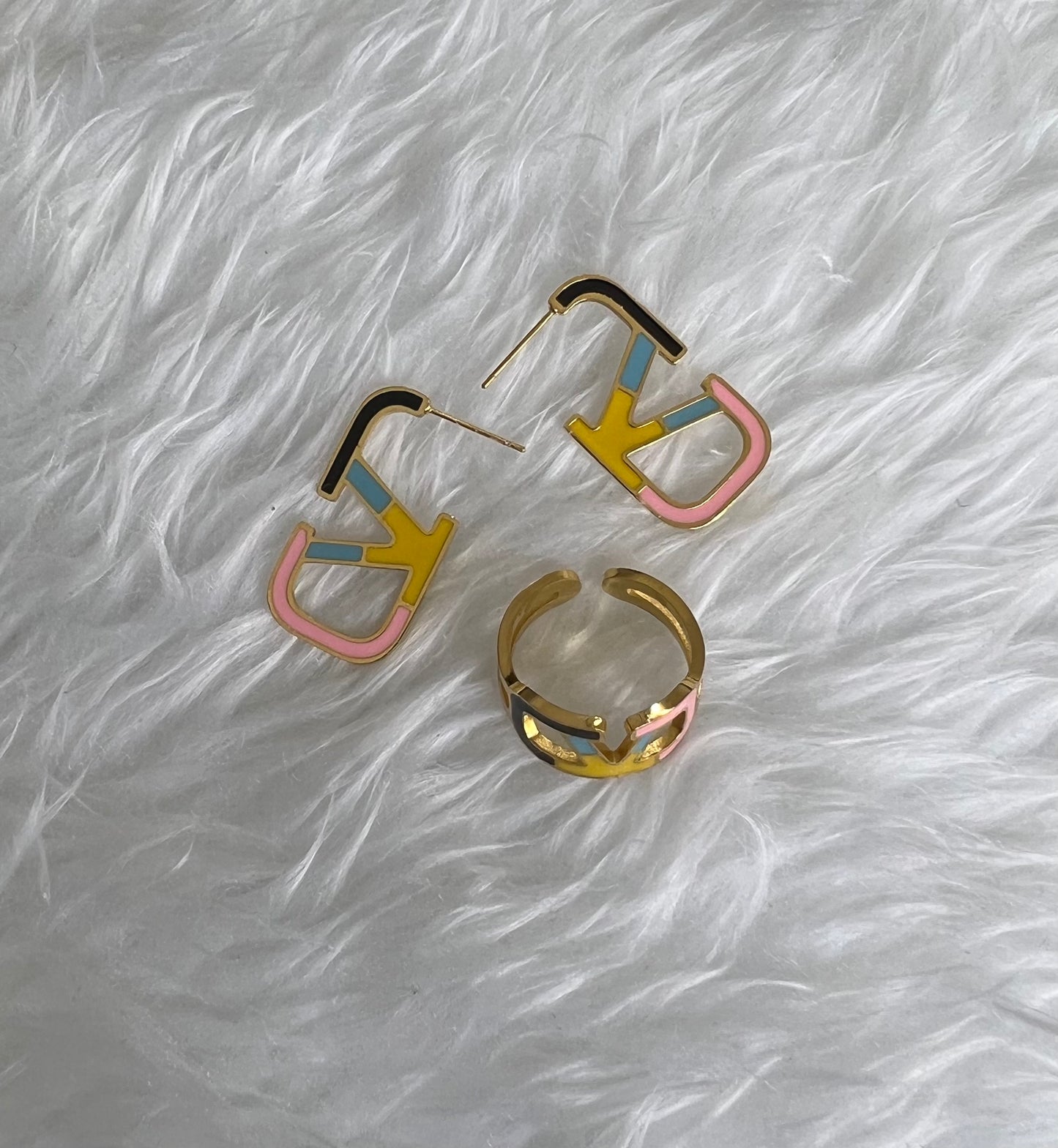 V colorful earrings and ring set