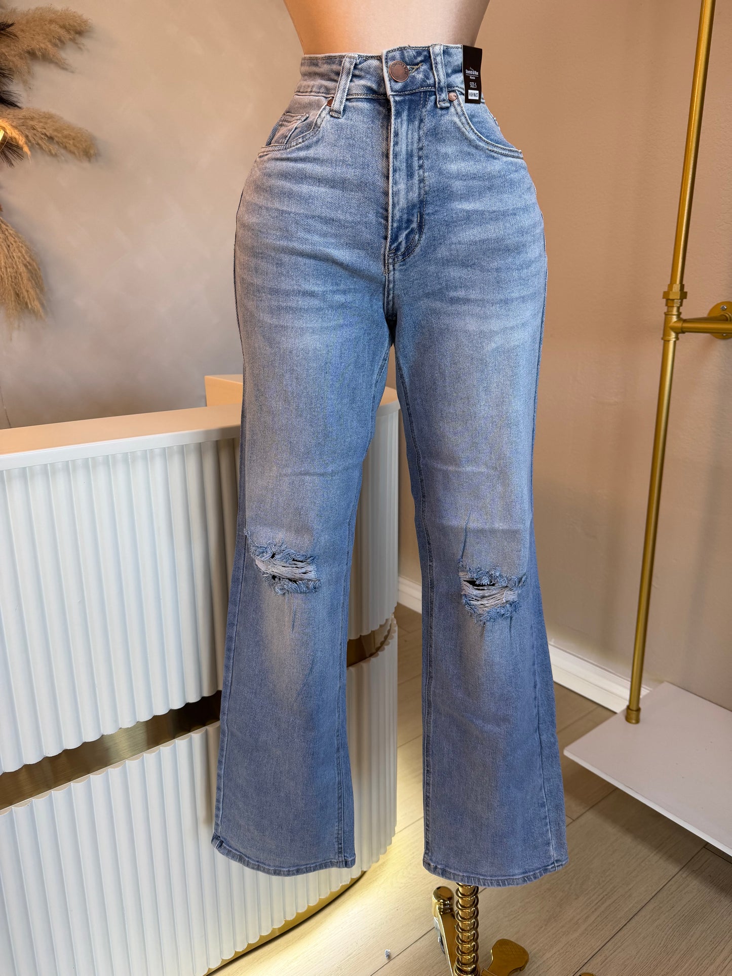Light blue knee slit jeans