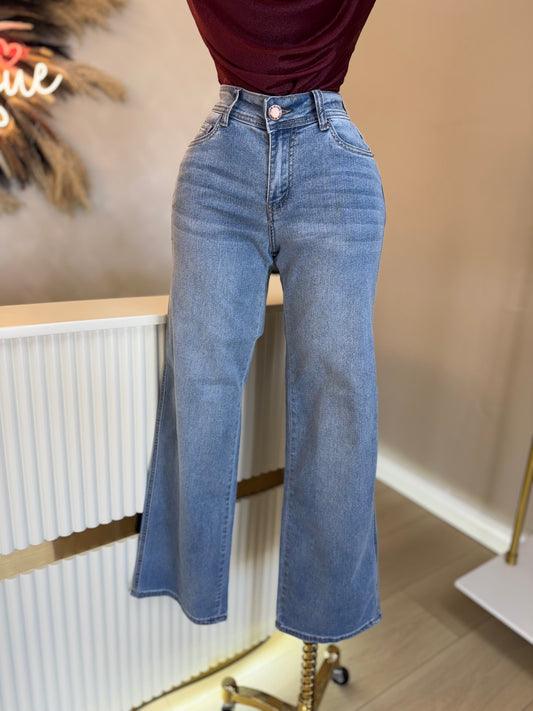 Light wash straight cut jeans