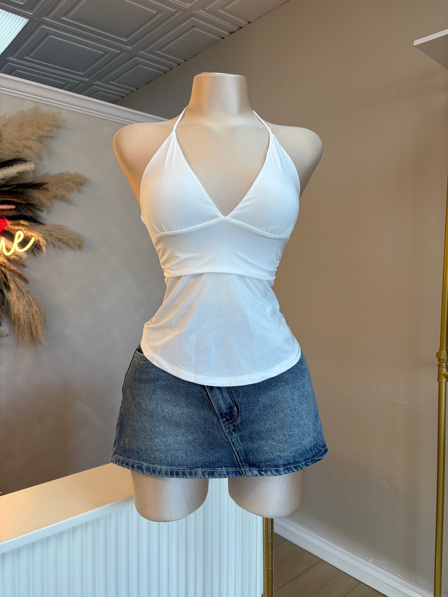 Sleeveless halter top
