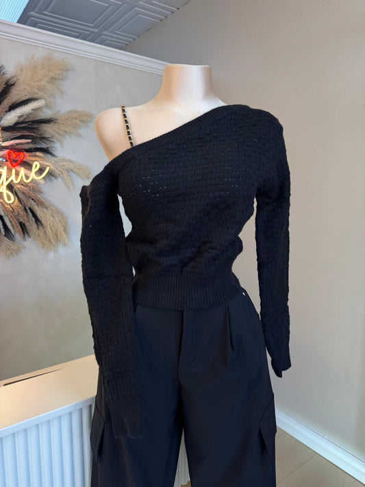 Off shoulder knitted sweater (black)