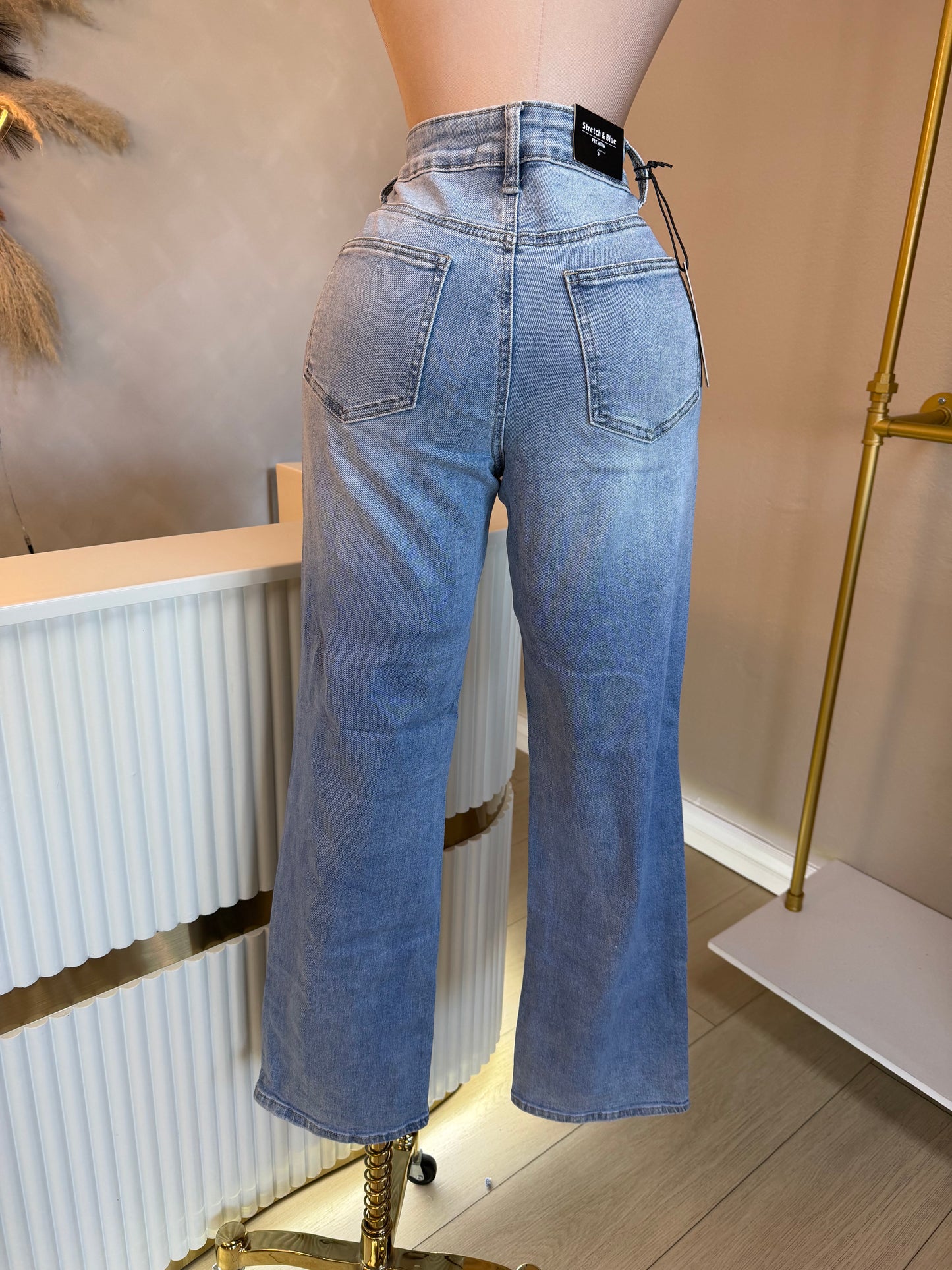 Light blue knee slit jeans