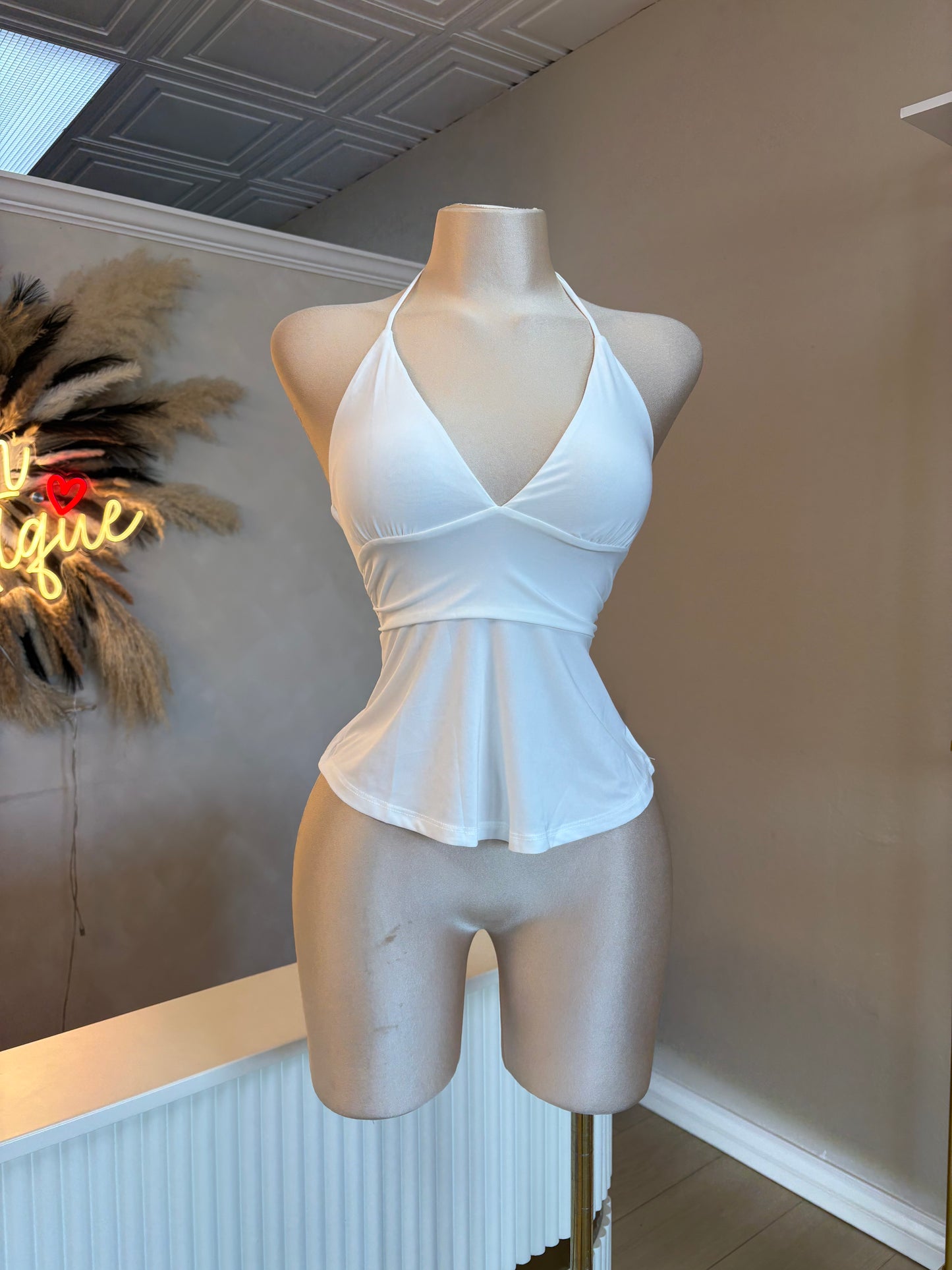 Sleeveless halter top